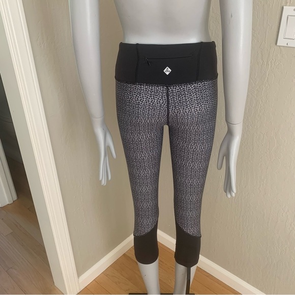 PRANA Lot of 3 Pair XS Leggings and Capri Pants Printed - Picture 10 of 16